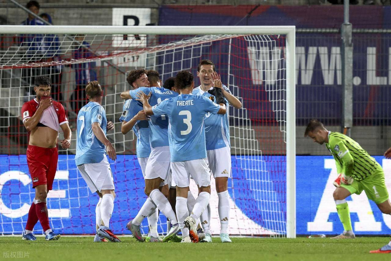 欧预赛赛场上球员交替上场,战术多变 欧预赛赛场上球员交替上场,战术多变