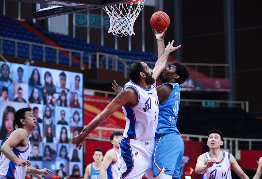 上海男篮对阵四川队,胜负难料 上海男篮对阵四川队,胜负难料