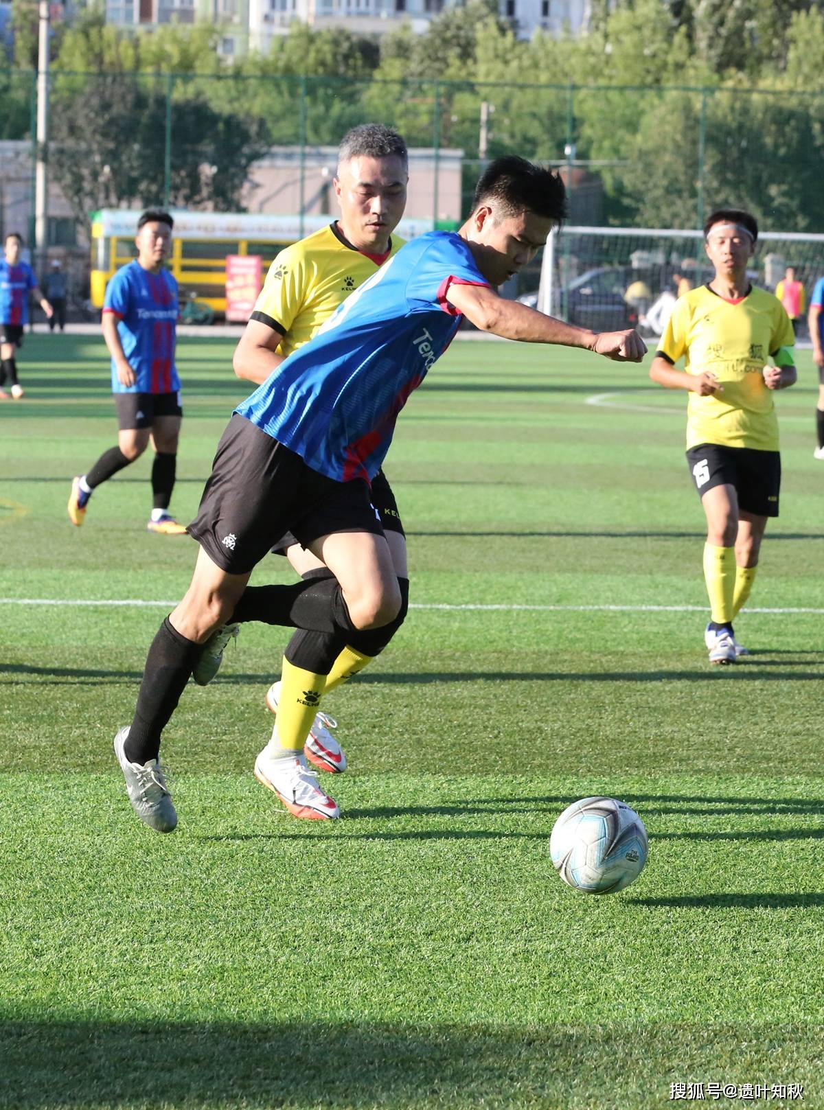 强队对决让职业足球赛事更精彩 强队对决让职业足球赛事更精彩