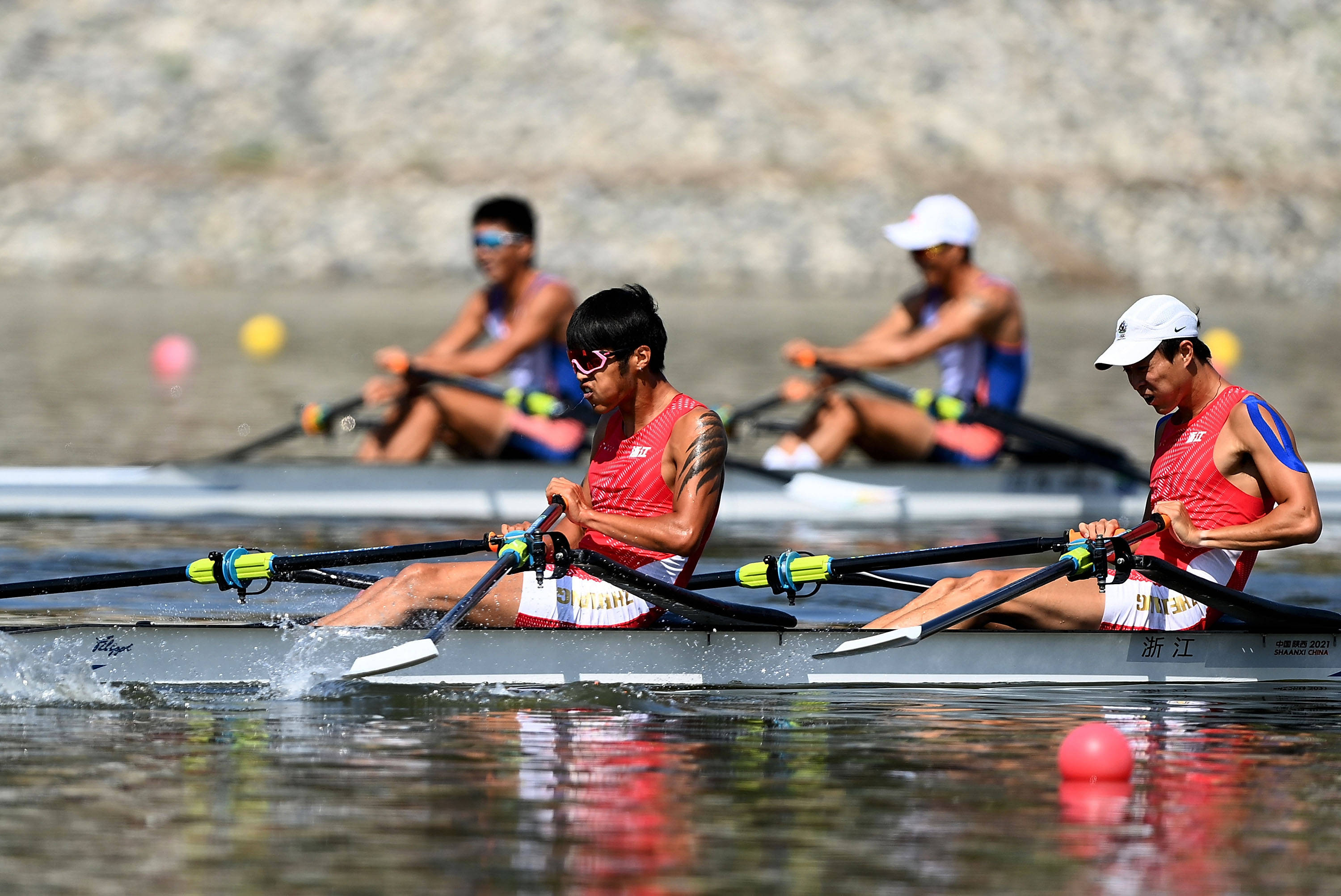 法国队在赛艇比赛中赢得荣誉