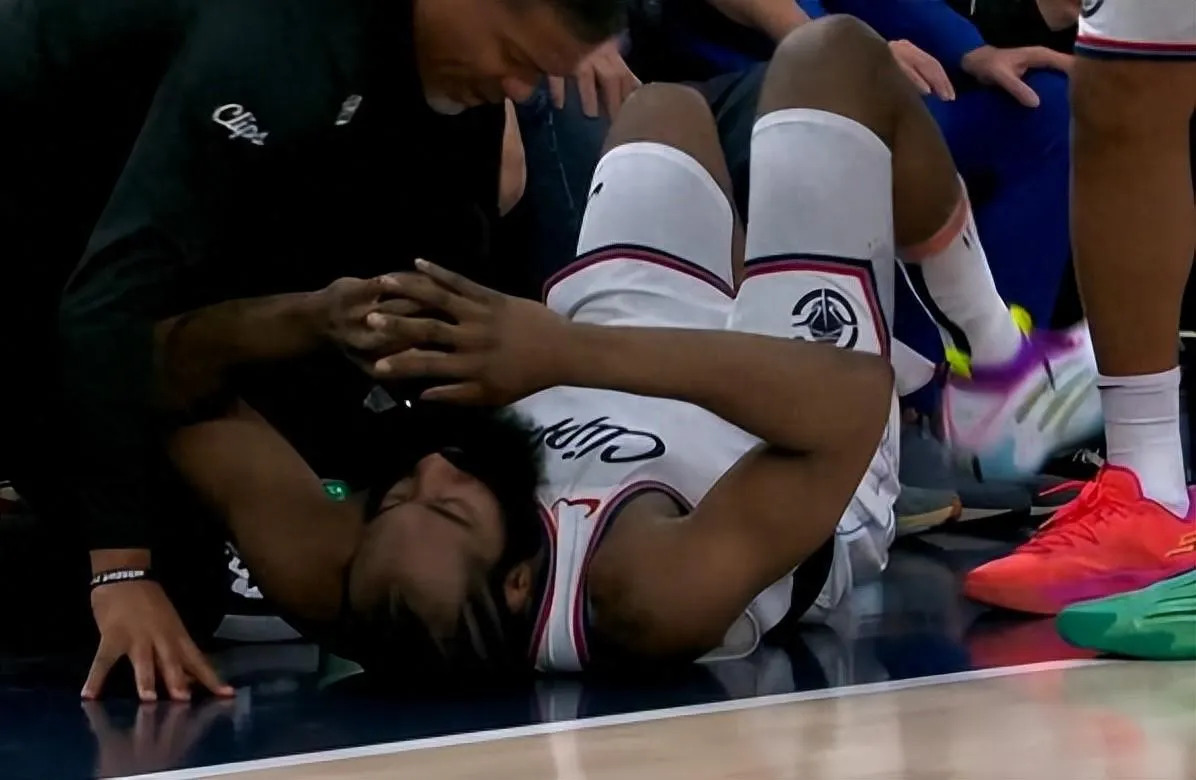 猛龙惨败快船,球队遭受重创 猛龙惨败快船,球队遭受重创