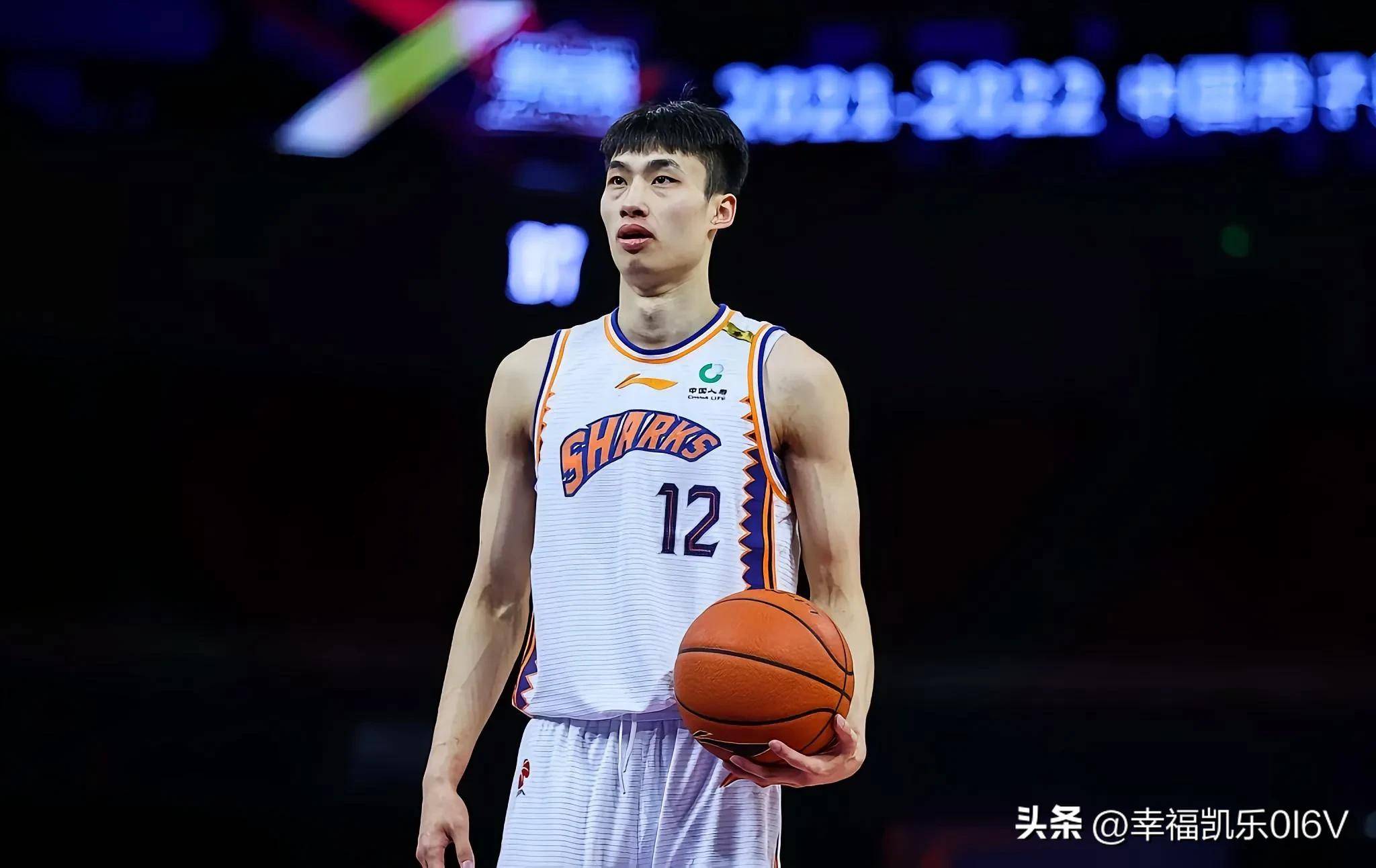 浙江男篮积极备战,球员每日训练态度严谨 浙江男篮积极备战,球员每日训练态度严谨