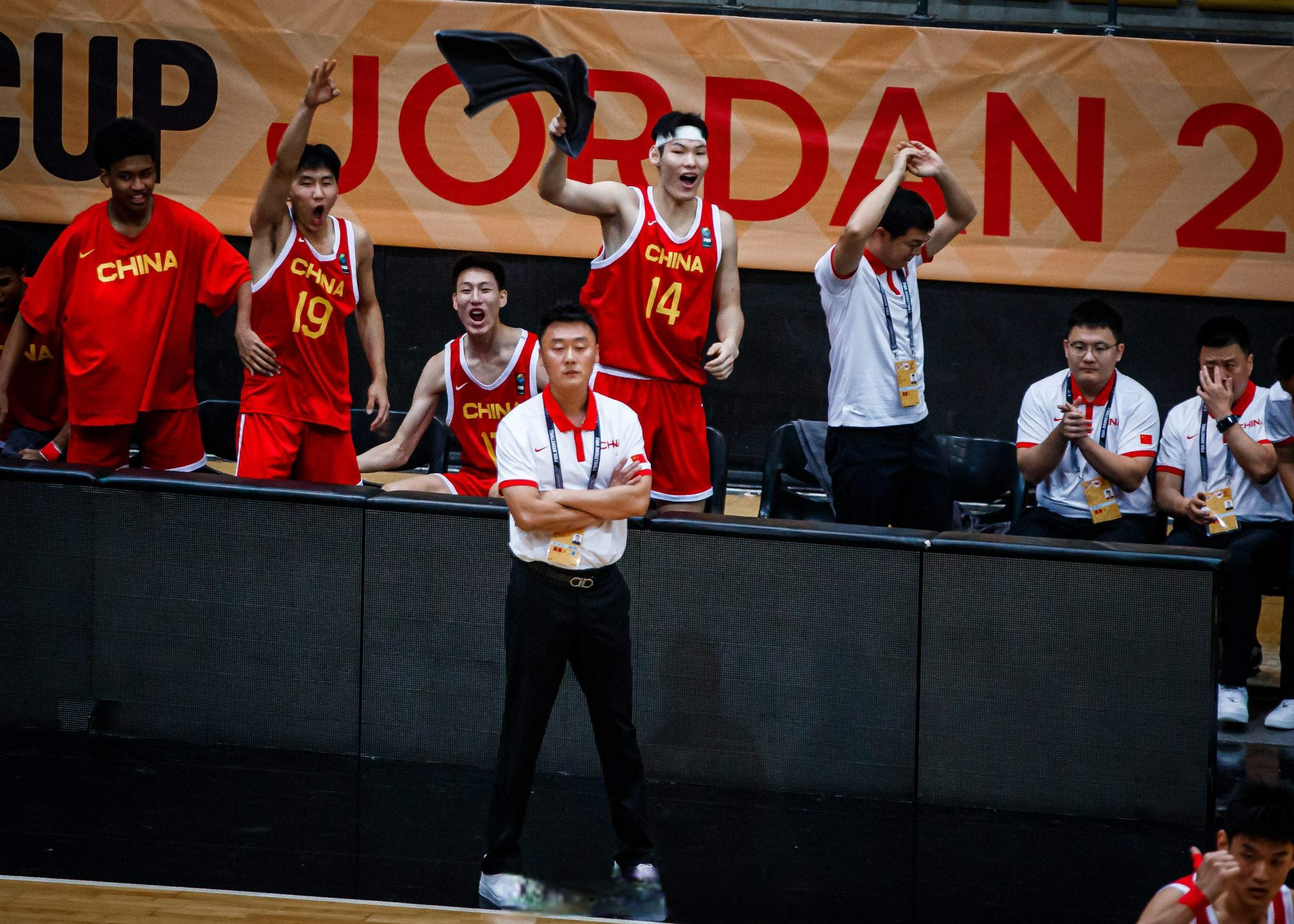 激动人心的比赛结果,球员表现抢眼 激动人心的比赛结果,球员表现抢眼