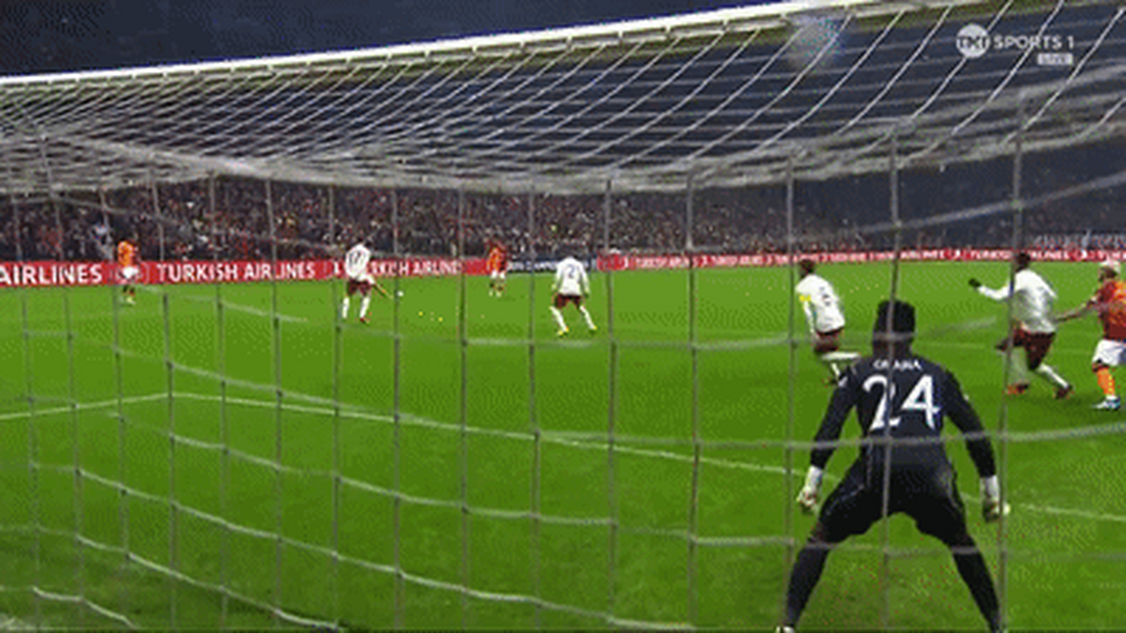 加拉塔萨雷防线严密,连续多场比赛零封对手 加拉塔萨雷防线严密,连续多场比赛零封对手