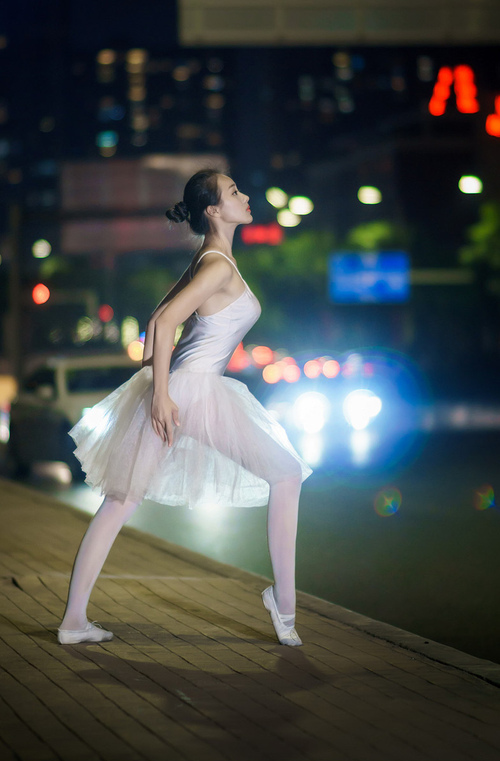 跨界共鸣，当西甲国家德比的炽热夜空遇见塔图姆的攻防转换哲学