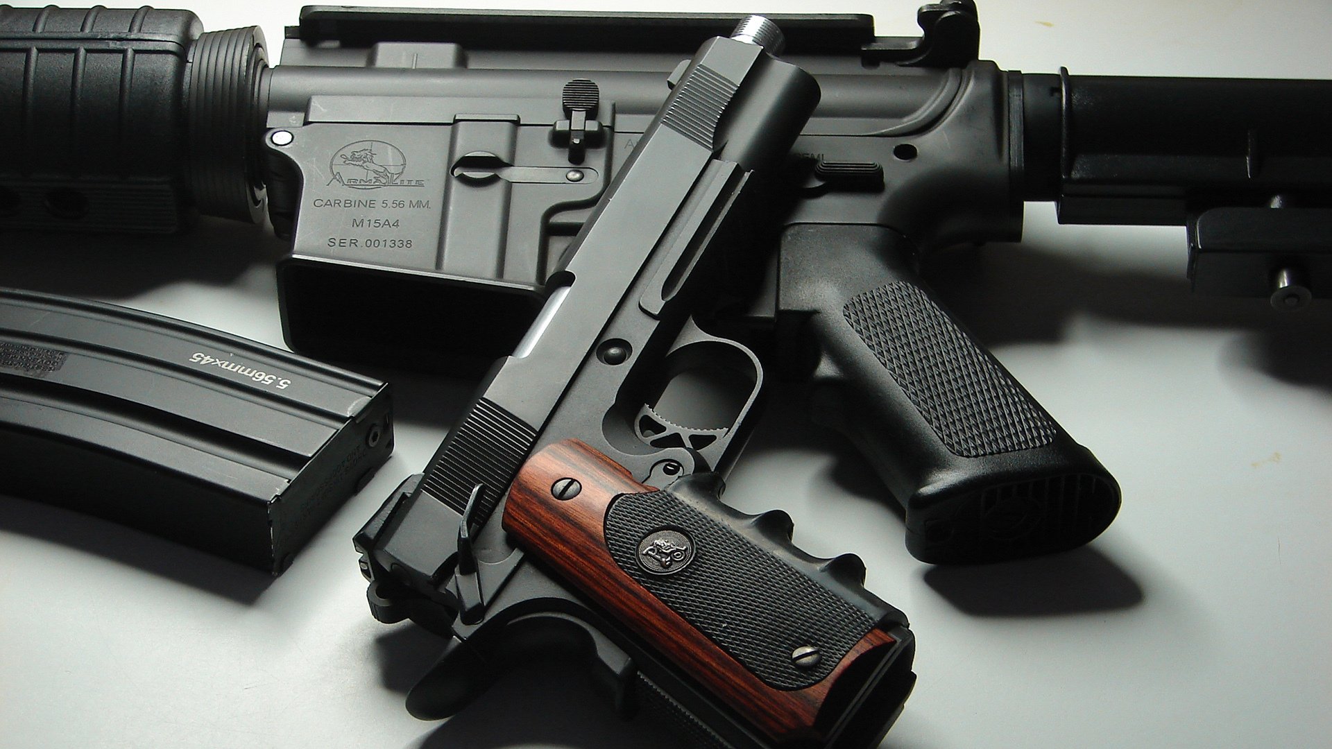 雷火电竞官网-老鹰啄食的王朝余晖与雏鹰撕裂的夜幕，当勒布朗的血滴入卢卡的星河